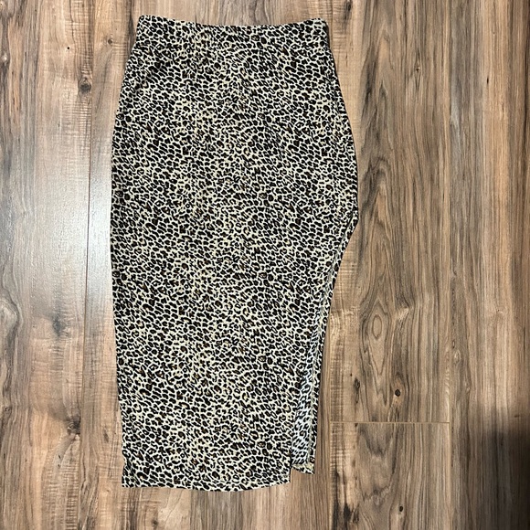 SHEIN Dresses & Skirts - SHEIN leopard skirt